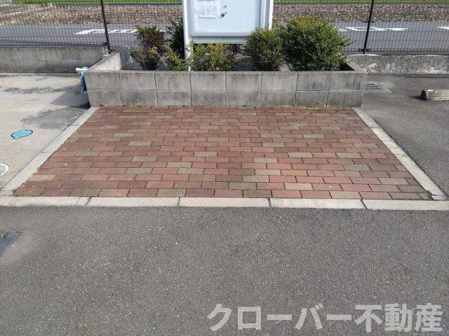 レオネクストトヨハラの駐車場