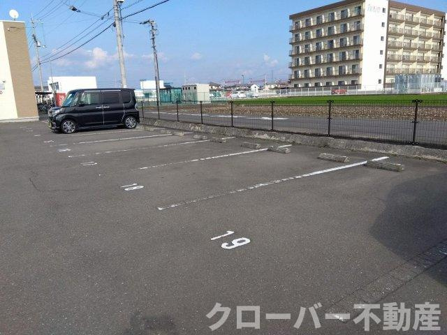 レオネクストトヨハラの駐車場