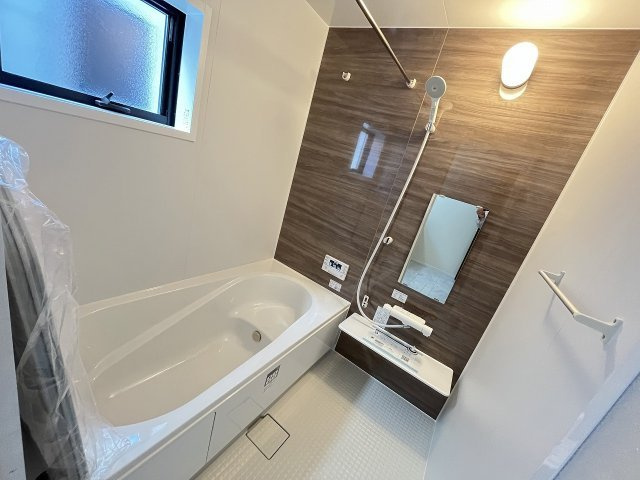 【内装】 | 福岡市早良区飯倉4丁目　2号棟（全2棟）【仲介手数料無料・0円】 | 施工例。浴室です。施工例は完成時と異なる場合があります。