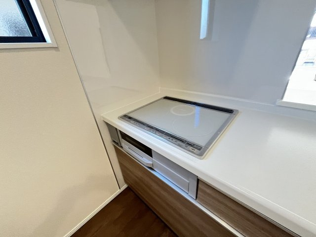 【キッチン】 | 福岡市早良区飯倉4丁目　2号棟（全2棟）【仲介手数料無料・0円】 | 施工例。施工例は完成時と異なる場合があります。