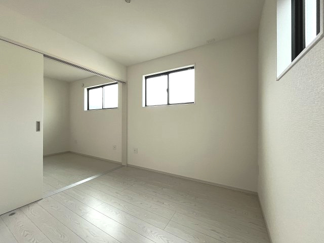 【子供部屋】 | 福岡市中央区笹丘1丁目3期　1号棟（全3棟）【仲介手数料無料・0円】 | 施工例。施工例は完成時と異なる場合があります。