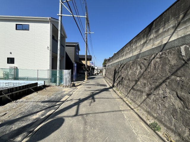 【その他】 | 福岡市中央区笹丘1丁目3期　1号棟（全3棟）【仲介手数料無料・0円】 | 現地写真。前面道路です。