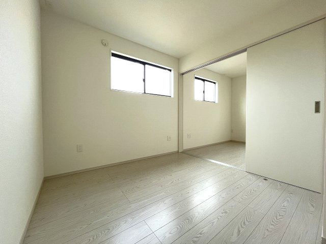 【子供部屋】 | 福岡市中央区笹丘1丁目3期　1号棟（全3棟）【仲介手数料無料・0円】 | 施工例。施工例は完成時と異なる場合があります。