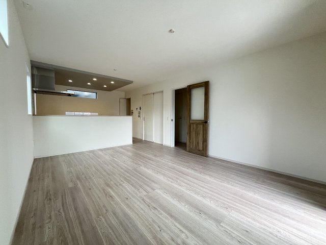 【居間・リビング】 | 福岡市中央区笹丘1丁目3期　1号棟（全3棟）【仲介手数料無料・0円】 | 施工例。施工例は完成時と異なる場合があります。