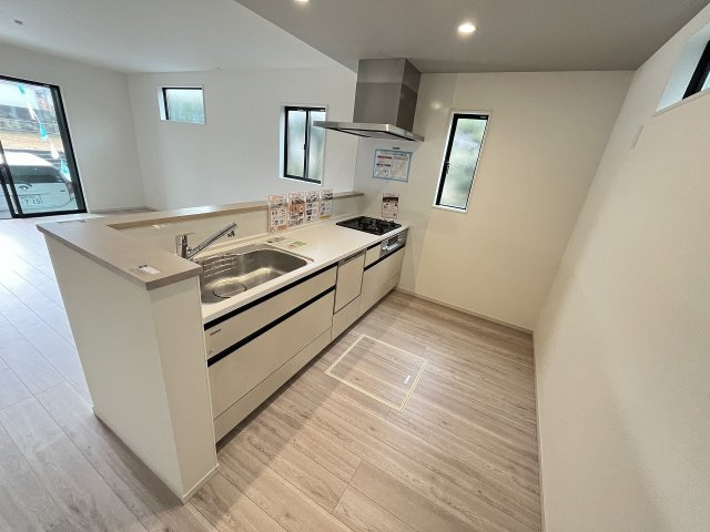 【キッチン】 | 福岡市中央区笹丘1丁目3期　1号棟（全3棟）【仲介手数料無料・0円】 | 施工例。施工例は完成時と異なる場合があります。
