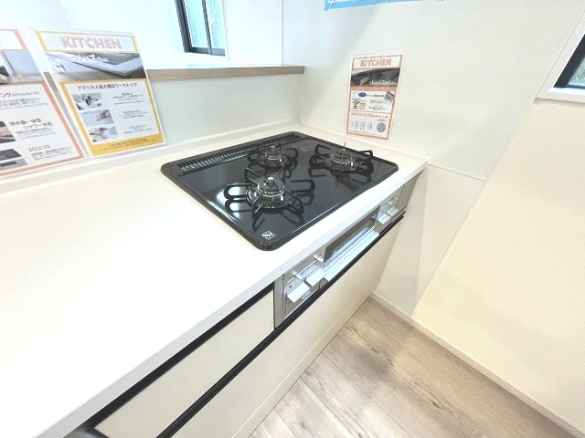 【キッチン】 | 福岡市中央区笹丘1丁目3期　1号棟（全3棟）【仲介手数料無料・0円】 | 施工例。施工例は完成時と異なる場合があります。