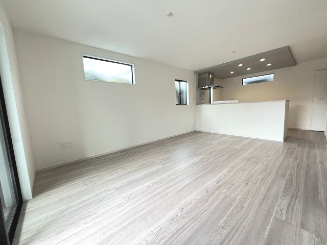 【居間・リビング】 | 福岡市中央区笹丘1丁目3期　1号棟（全3棟）【仲介手数料無料・0円】 | 施工例。リビングです。施工例は完成時と異なる場合があります。