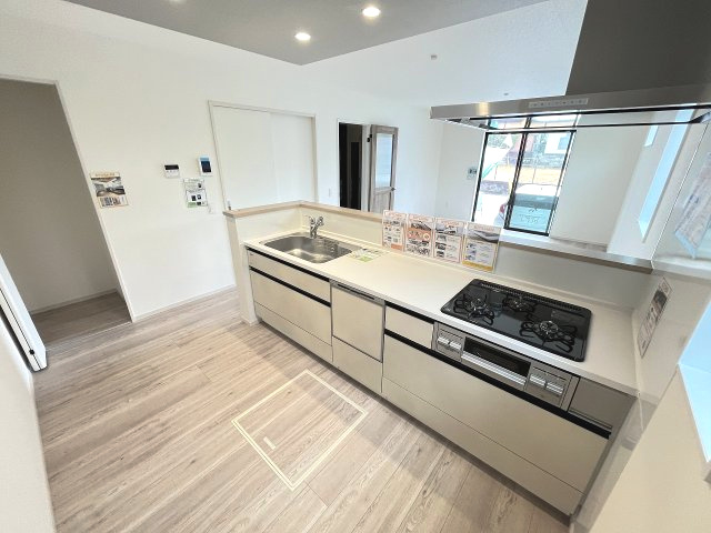 【キッチン】 | 福岡市中央区笹丘1丁目3期　1号棟（全3棟）【仲介手数料無料・0円】 | 施工例。施工例は完成時と異なる場合があります。