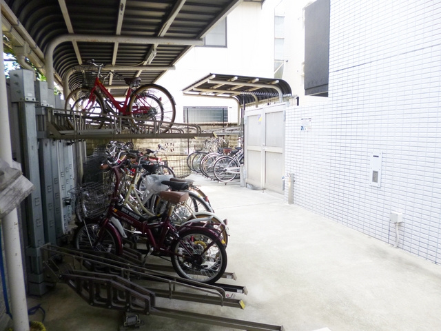 北区東十条１丁目の賃貸マンションのその他共用部分|自転車はこちらに置けます☆