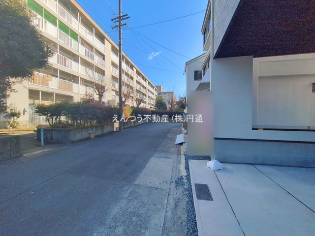 ケイアイグレイス荒輪井町1期の前面道路含む現地写真