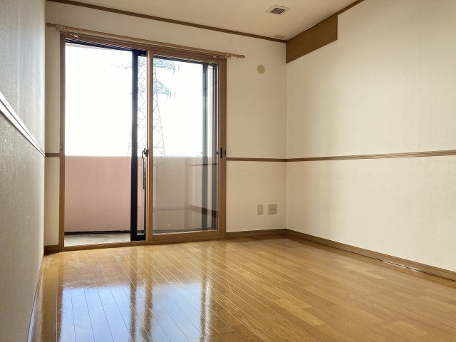 セレーザ鶴田の洋室