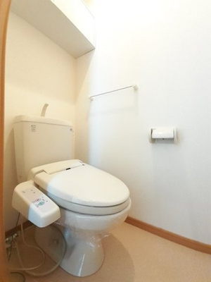【トイレ】 | メイプルビュ－・プラッツＢ　2DKHEW | 落ち着いた色調のトイレです