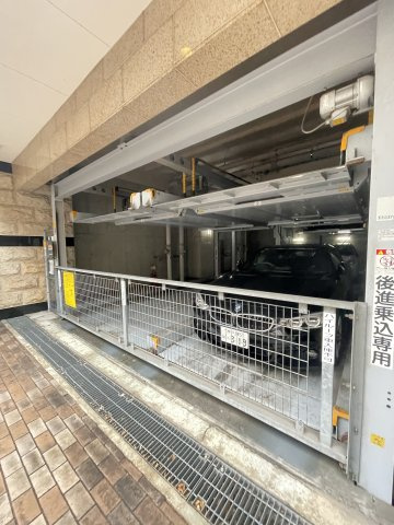 プレサンス神戸みなと元町の駐車場