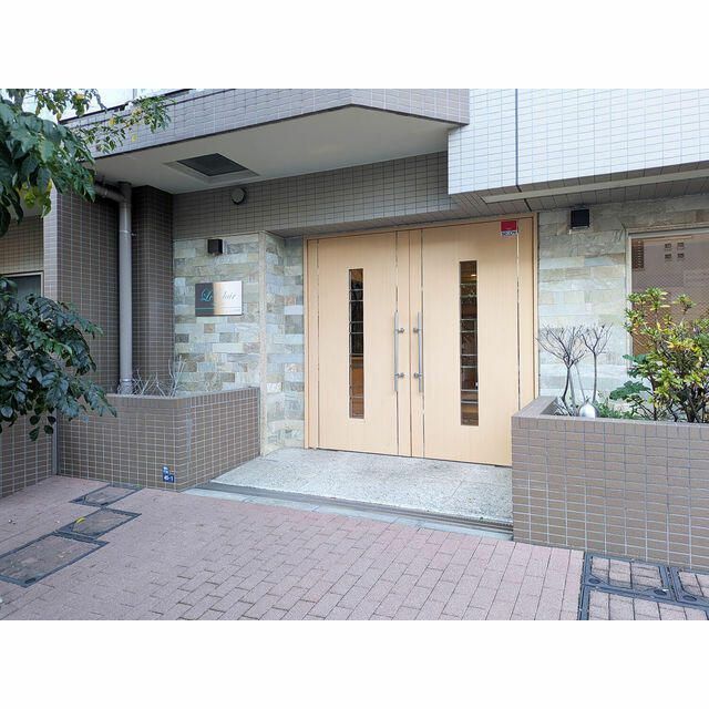 ルクレ板橋のエントランス