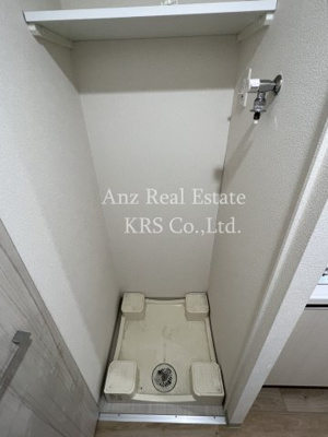 【洗面所】 | プレサンス京町堀ノース | 室内洗濯機置場があって、上部には棚があります☆
