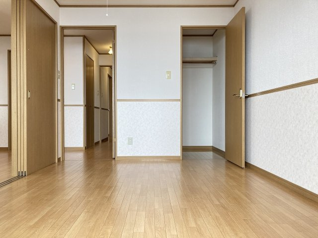 セレーザ鶴田の洋室