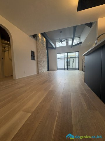 藤沢市鵠沼松が岡　新築戸建　全2号棟A棟の居間・リビング