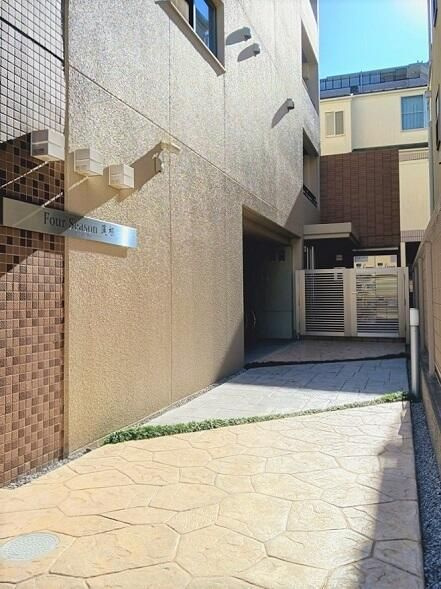 フォーシーズン蓮根のエントランス