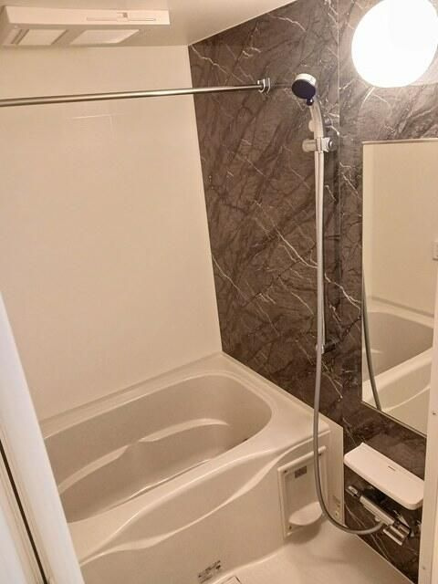 フォーシーズン蓮根の浴室