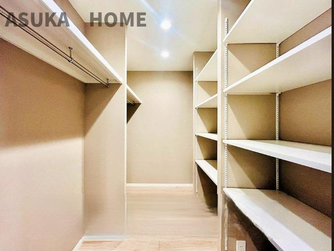 藤が丘ハウスのその他|収納が充実しているWTCはLDと洋室約6.5帖から出入り可能です。