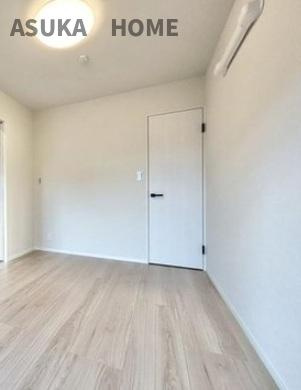 藤が丘ハウスの洋室|趣味の期間に夢中になり、ついつい時を忘れてしまう。そんな束の間の幸せを感じさせてくれる場所ですね。