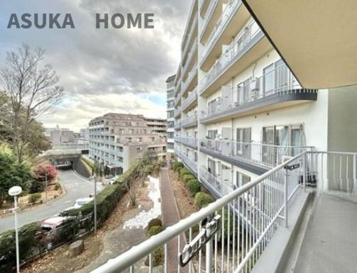 藤が丘ハウスの展望|バルコニーからの眺望で開放感があり、緑豊かな住宅地にあり癒される空間になりそうですね。