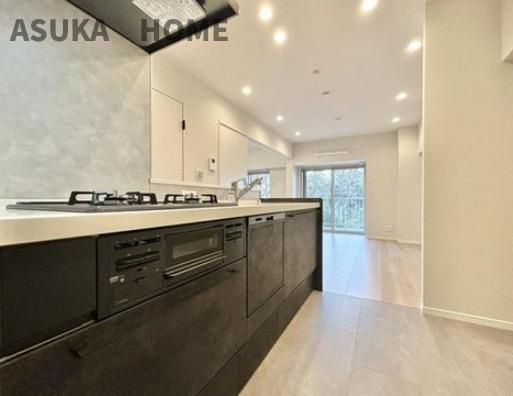 藤が丘ハウスのキッチン|浄水器カートリッジ付の水栓です。水道塩素もなく野菜を洗えるので栄養素も損なう心配もありません。