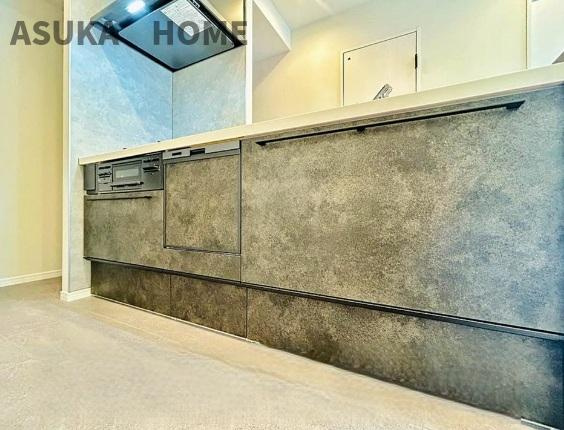 藤が丘ハウスのキッチン|お料理をしながら大切な家族との会話も楽しめて、コミュニケーションが生まれそうなキッチンですね。