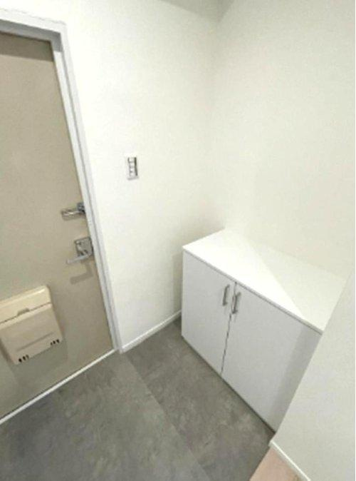 シーサイドコーポ芦屋の玄関|散らかりがちな玄関もスッキリの玄関収納付