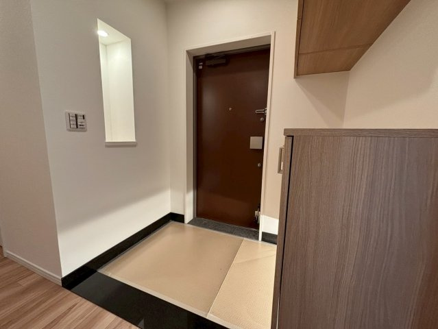 レフィナード嵐山の玄関