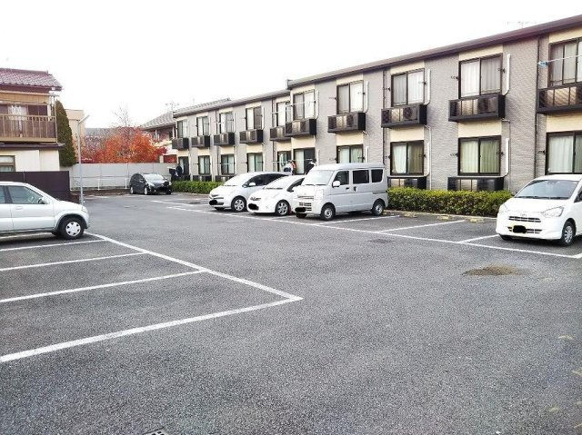 レオパレスアルコイリスの駐車場