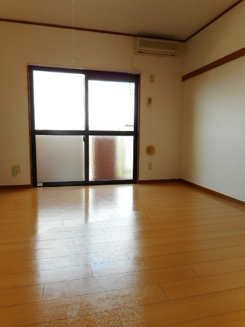 ラフィ－ナサイト２の居間・リビング|居室・リビング