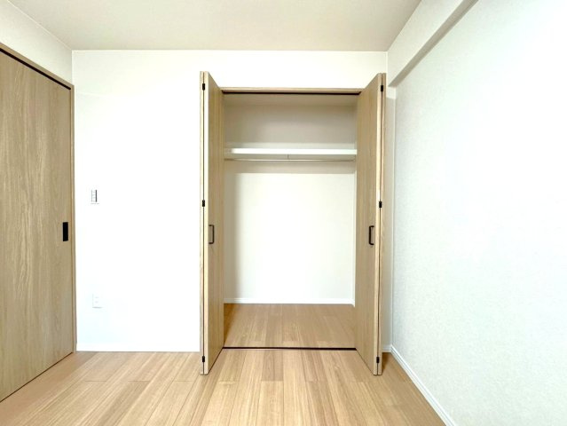 ◆２０２６年２月リフォーム完了◆８階建て７階部分角部屋◆ペット飼育可（細則有）◆シャリエ大津皇子が丘の収納|クローゼット（洋室５.９帖）