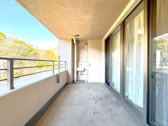 ◆２０２６年２月リフォーム完了◆８階建て７階部分角部屋◆ペット飼育可（細則有）◆シャリエ大津皇子が丘のバルコニー|バルコニー（リビング側）