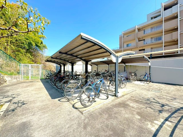 ◆２０２６年２月リフォーム完了◆８階建て７階部分角部屋◆ペット飼育可（細則有）◆シャリエ大津皇子が丘の駐輪場|駐輪場