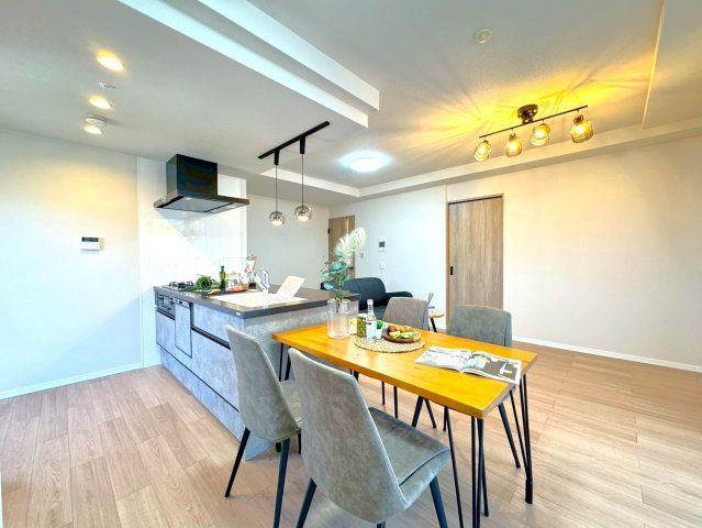 ◆２０２６年２月リフォーム完了◆８階建て７階部分角部屋◆ペット飼育可（細則有）◆シャリエ大津皇子が丘の居間・リビング|リビング