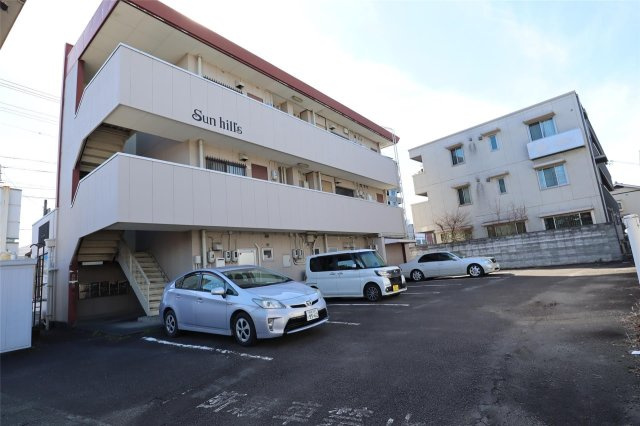 サンヒルズの駐車場