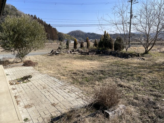 丹波篠山市瀬利の中古一戸建の庭