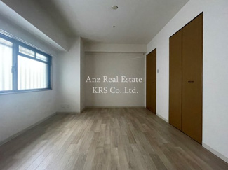 【洋室】 | ハイシュタイン堀江 | 窓がある洋室8.1帖