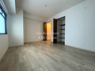 【洋室】 | ハイシュタイン堀江 | 窓がある洋室8.1帖