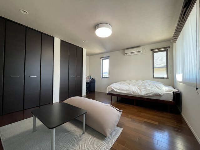 中古戸建・中古住宅　郡山市三穂田町川田　安積第二小・安積第二中の洋室|2階居室。各部屋二面採光で窓も多く、採光◎換気◎解放感◎収納力◎周辺の静けさ◎