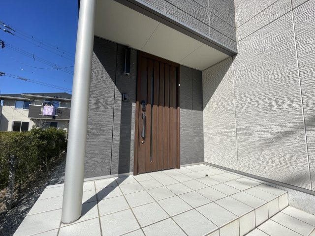 中古戸建・中古住宅　郡山市三穂田町川田　安積第二小・安積第二中のその他|カメラ付きインターホン付きの玄関！
電子ロックキーにて防犯対策◎