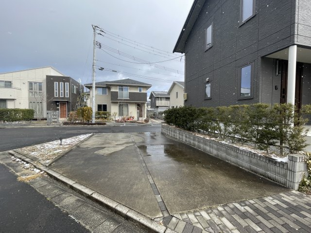 中古戸建・中古住宅　郡山市三穂田町川田　安積第二小・安積第二中の駐車場|駐車場は並列第確保！