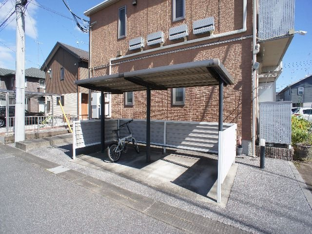 【その他共用部分】 | アリシャＢ | 屋根付きの駐輪場が付いています♪
