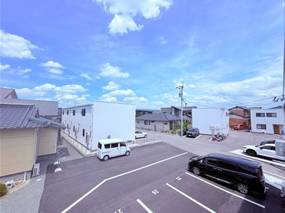Laximo　D棟の駐車場