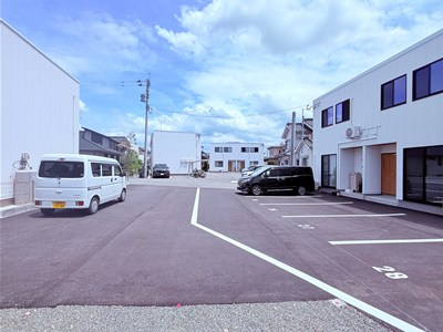 Laximo　D棟の駐車場