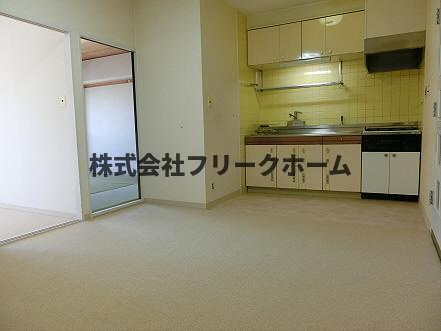 武蔵野市中町３丁目の賃貸マンションの居間・リビング