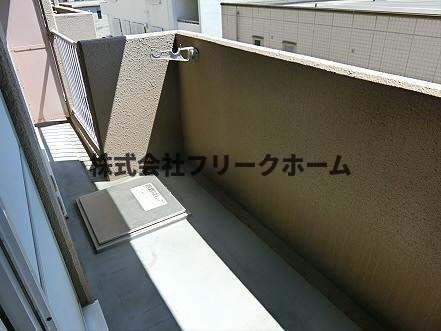武蔵野市中町３丁目の賃貸マンションのバルコニー