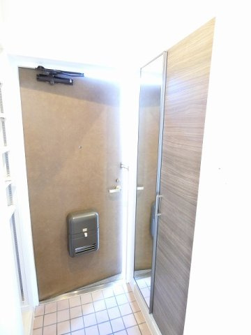 メゾンドフォーレの玄関