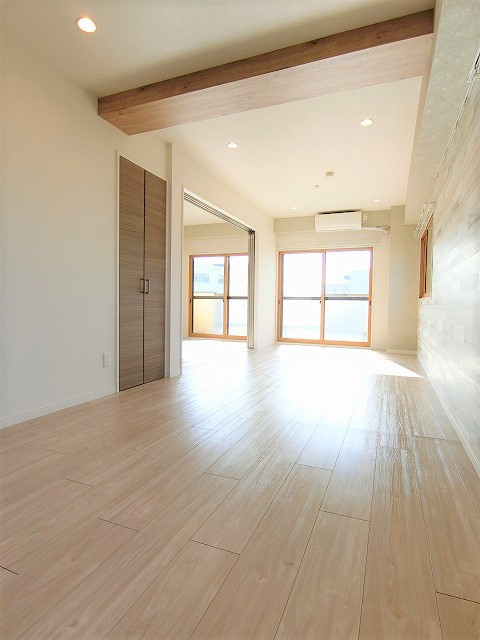 メゾンドフォーレの居間・リビング